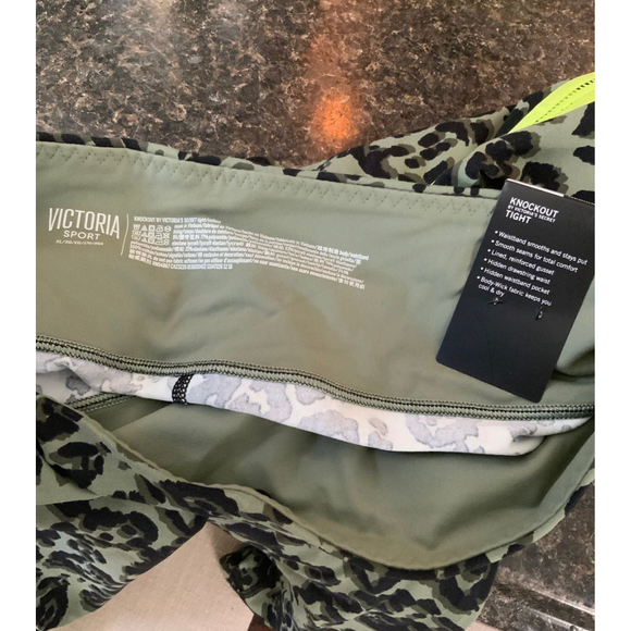 New Victoria's Sport Bra and Leggings Set - Picture 8 of 10